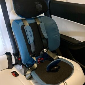 WAYB Pico Portable Car Seat 22-50 lbs- Excellent Condition-Manufacture 2020